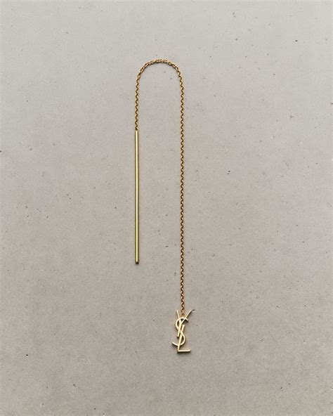 CASSANDRE drop earring in 18K yellow gold 